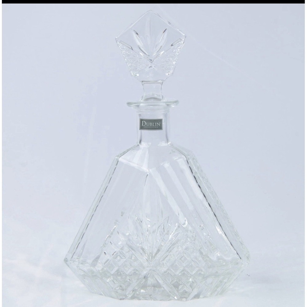 Godinger Dublin Crystal Whiskey Decanter – Diamond Cut , Faceted Stopper - Picture 2 of 5